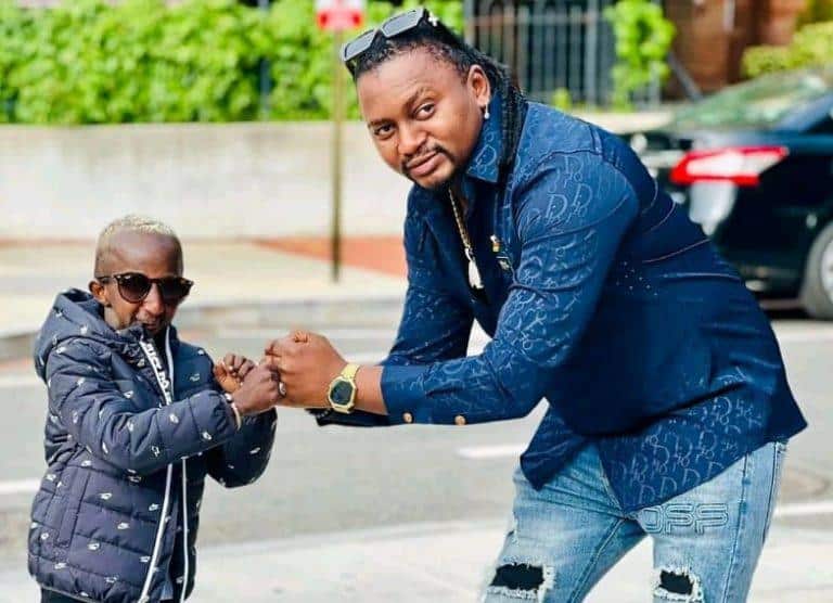Guinée : Grand P rend hommage à Azaya