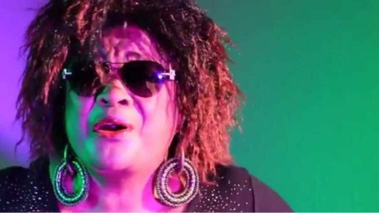 Congo : la pierre tombale de la chanteuse Tshala Muana dévoilée