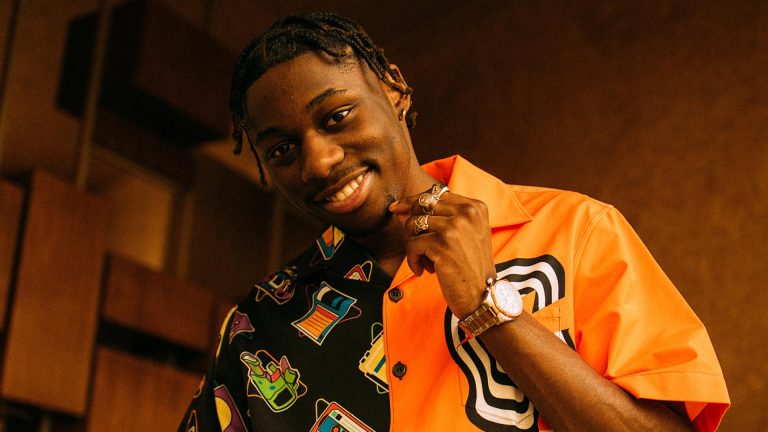 Le rappeur Tiakola bat un nouveau record