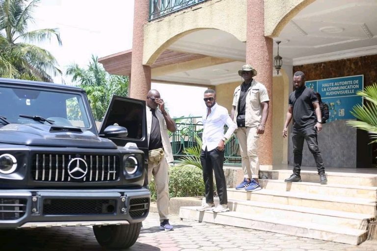 Côte d’Ivoire : le chanteur Kerozen convoqué par la HACA