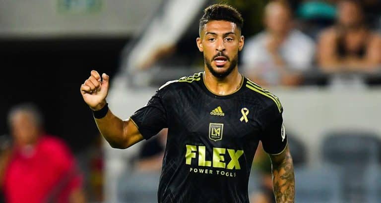 Le joueur gabonais Denis Bouanga annonce son retour en Europe