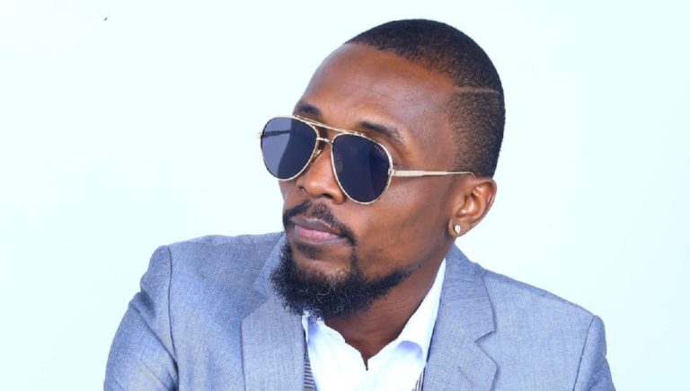 « Toute sincérité… » , Serge Beynaud revient sur son passage d’arrangeur à chanteur
