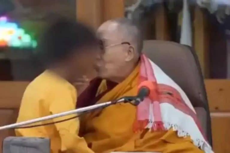 Le Dalaï Lama présente ses excuses après un incident lors d'une rencontre avec un enfant