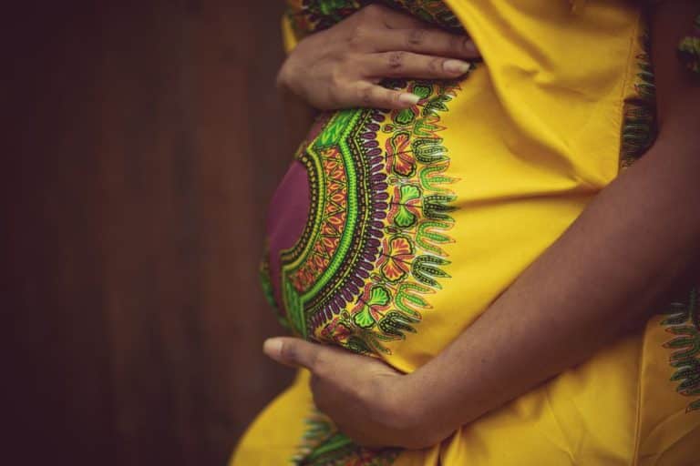 Scandale : une animatrice battue par son mari, perd son bébé à 7 mois de grossesse
