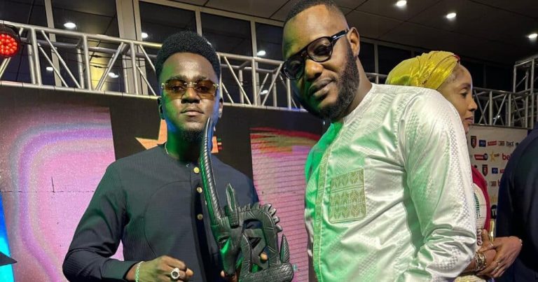 Fior 2 Bior, le rappeur ivoirien reçoit un prix au Mali