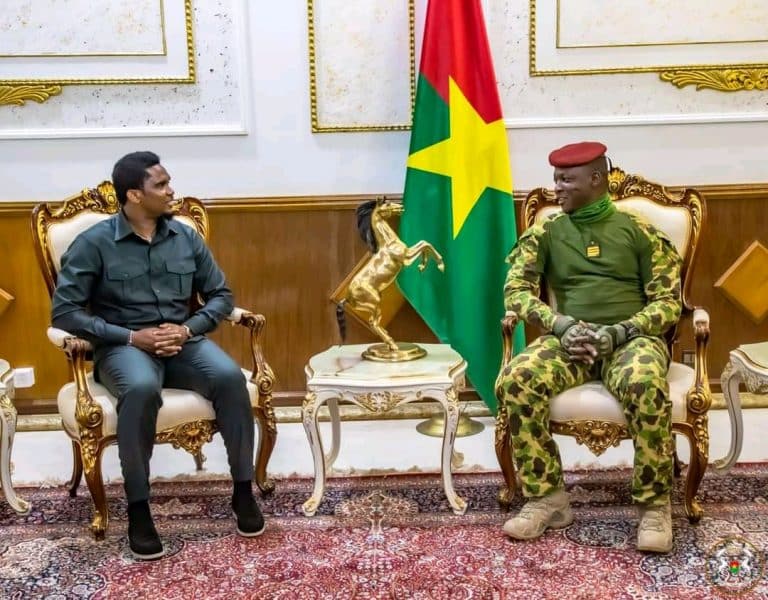 Burkina Faso : le président Ibrahim Traoré reçoit en audience Samuel Eto'o