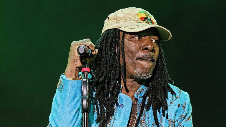 Alpha Blondy étonne au sujet de sa retraite musicale