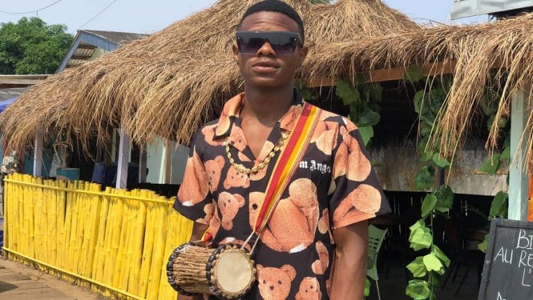 Happy d’Efoulan : le chanteur accuse son producteur de maltraitances et d’enlèvement