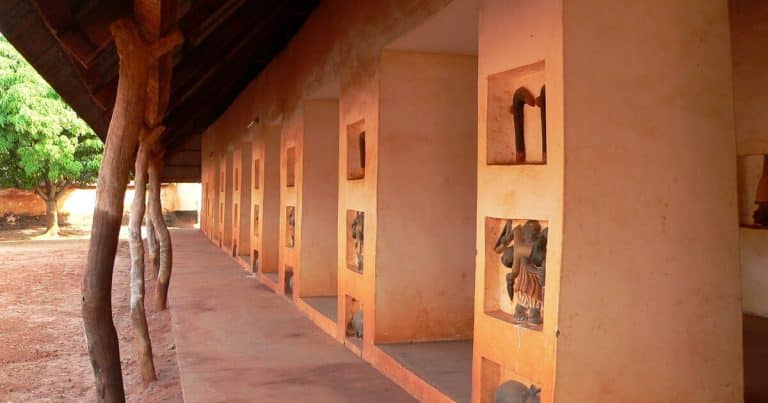 Abomey en ébullition : le préfet du Zou met un frein aux manifestations dans les palais royaux privés