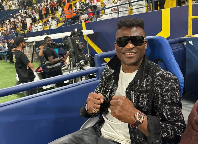 Francis Ngannou : voici son geste significatif après avoir reçu le cadeau de Cristiano Ronaldo