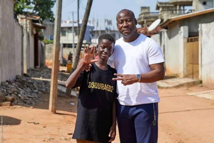 Bénin : Oswald Homeky chez le producteur Legend Beatz pour apporter son soutien au jeune talent Djecomon