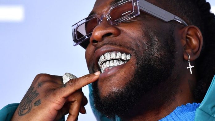 Burna Boy : le chanteur rejette un concert de 5 millions de dollars à Dubaï (la raison)