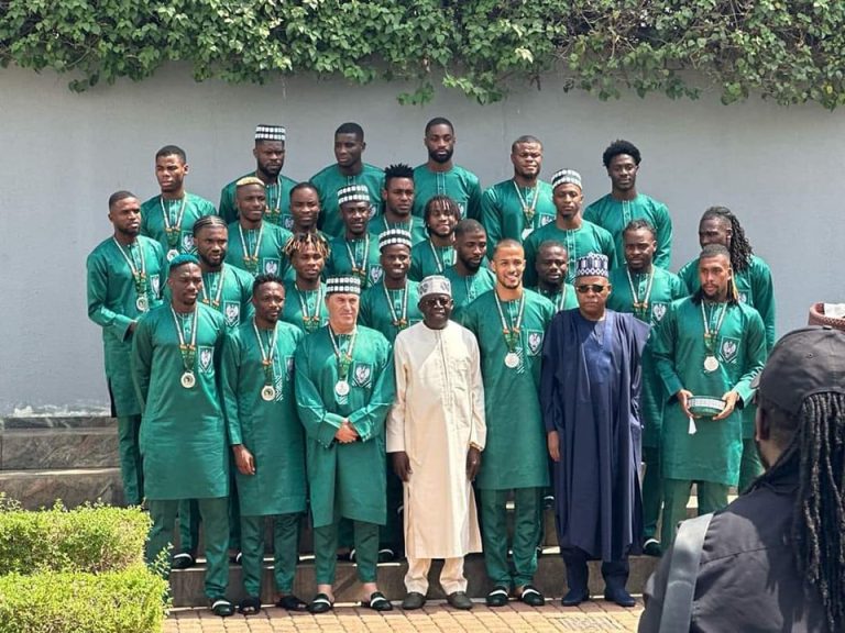 Nigeria : Tinubu reçoit les Super Eagles, vices-champions d’Afrique