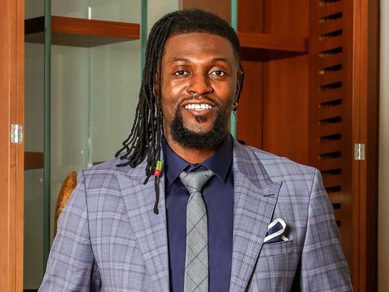 Togo : Emmanuel Adebayor convoque Roi Neymar