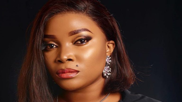 Cameroun : « ne nous envoyez pas voler », en colère, l’actrice Emy Dany Bassong s’adresse aux autorités