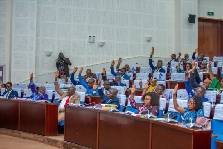 Togo : la nouvelle Constitution adoptée définitivement, plus d’élection présidentielle au suffrage direct