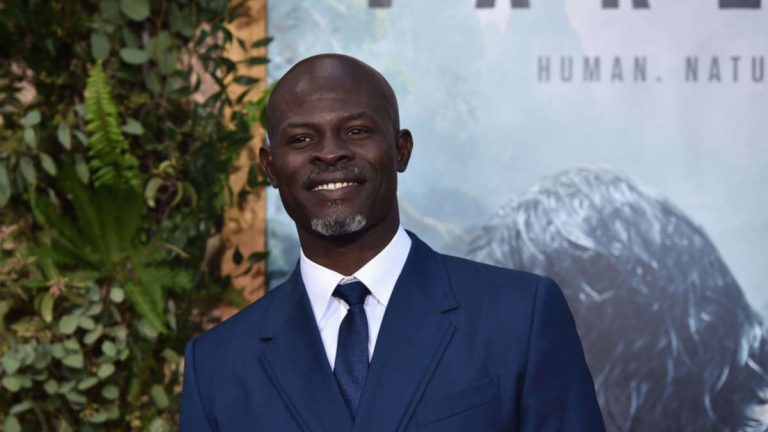 L’acteur Djimon Hounsou rend hommage à ses racines béninoises dans son dernier film : il chante en Fon et enflamme la toile