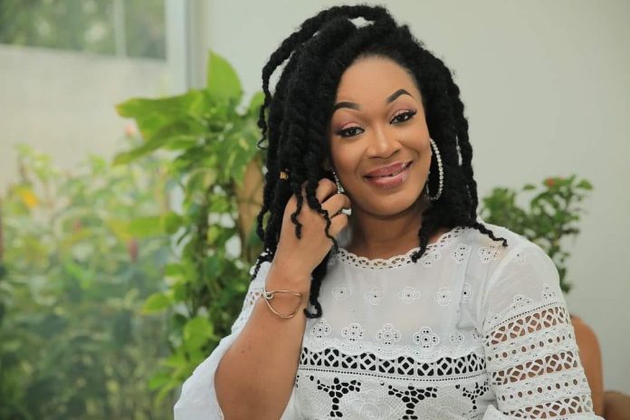 Josey : la chanteuse ivoirienne bat le plus grand record de toute sa carrière