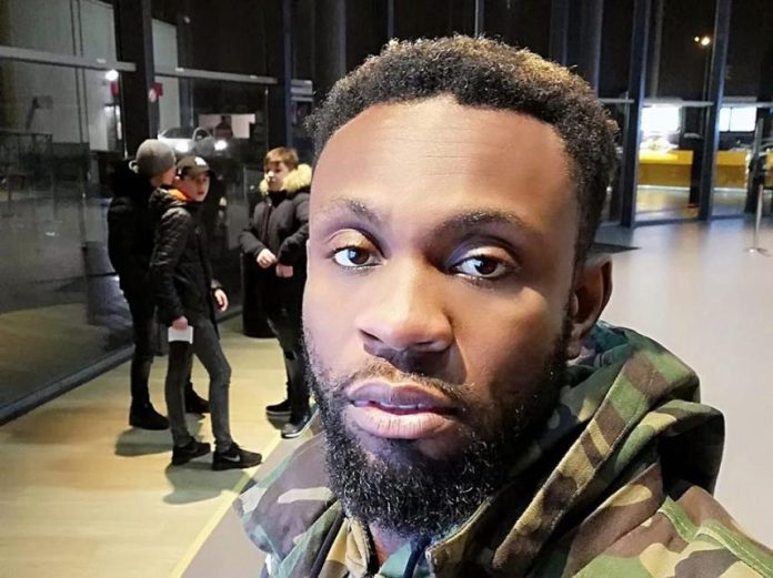 Scandale en RDC : le chanteur Fabregas déshabille sa danseuse en pleine répétition