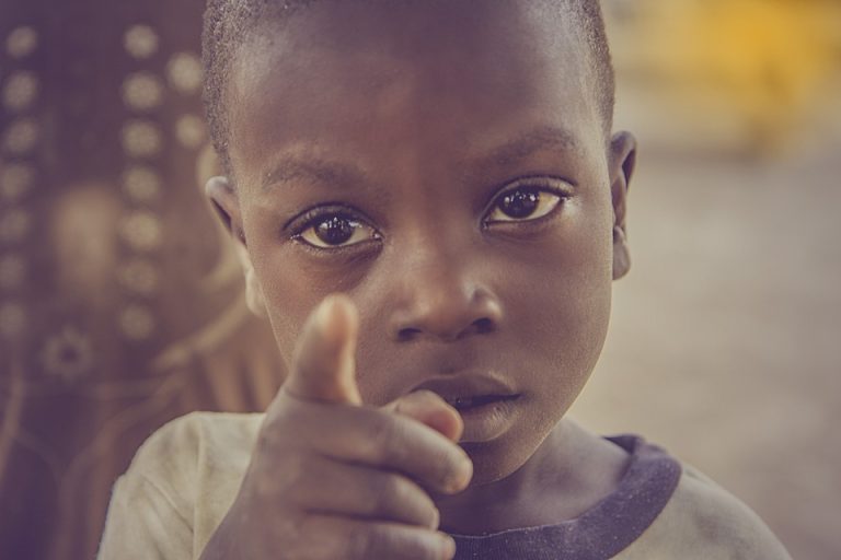 Maltraitance infantile au Bénin : une mère brûle la main de son fils pour désobéissance