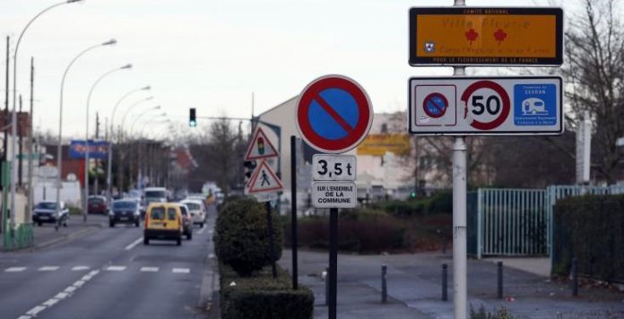 Un homme tire sur deux policiers lors d'une opération de contrôle