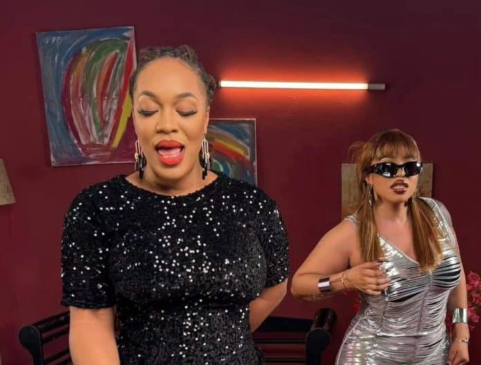 Blanche Bailly fait sensation en pleine prestation de Josey au Bénin (vidéo)