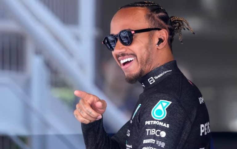 Le septuple champion du monde de Formule 1, Lewis Hamilton au Bénin