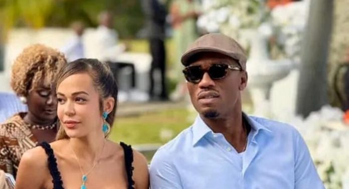 Au mariage de Kerozen, Didier Drogba régale Père Daloa