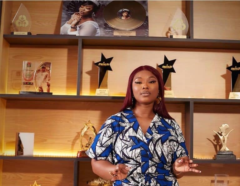 Roseline Layo : « Je suis une pièce rare, je suis unique », retour sur Primud d’Or