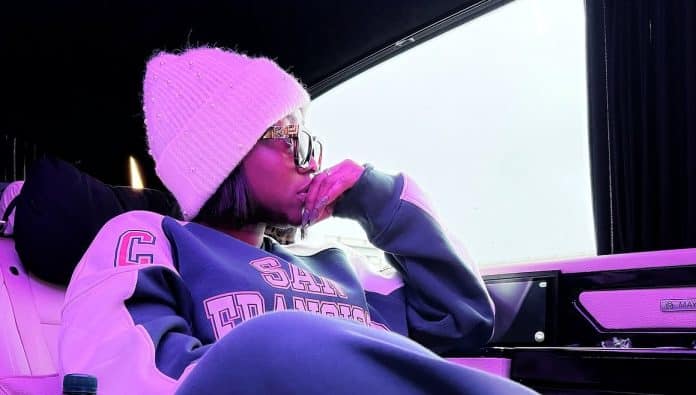 La chanteuse béninoise Sessimè reçoit des messages privés étranges