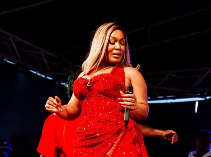 Josey brise sa promesse : le Mapouka s’invite à son concert