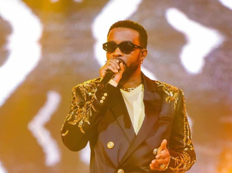 Stade de France : Fally Ipupa porte haut l’Afrique francophone
