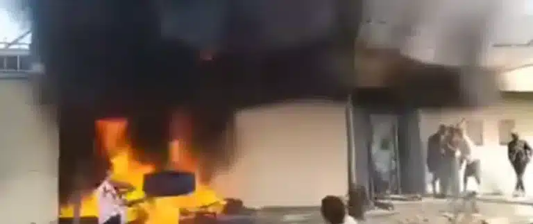 RDC : incendie dans plusieurs ambassades, manifestants en colère (Vidéo)