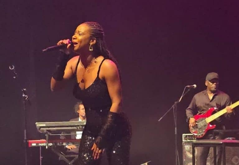 Charlotte Dipanda change tout et fait tomber des cœurs à Mons