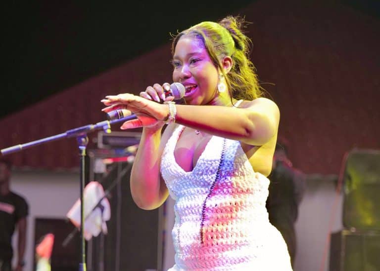 La chanteuse Ralycia entre dans l’histoire avec un exploit