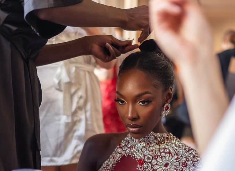 Olivia Yacé illumine la Fashion Week de Paris avec prestance et élégance