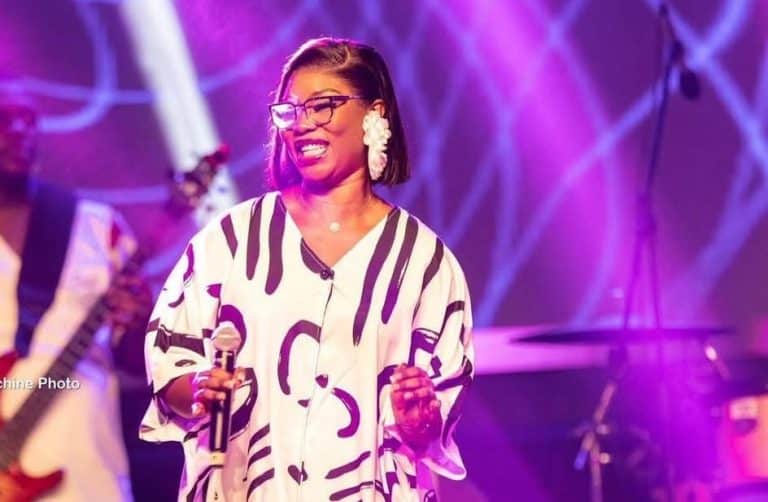 Roseline Layo électrise la toile avec “Zoe” et lance un challenge inédit