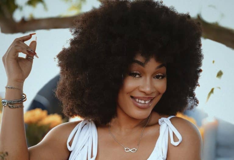 Double couronne pour Josey : un disque d’Or et un single d’Or par AMC