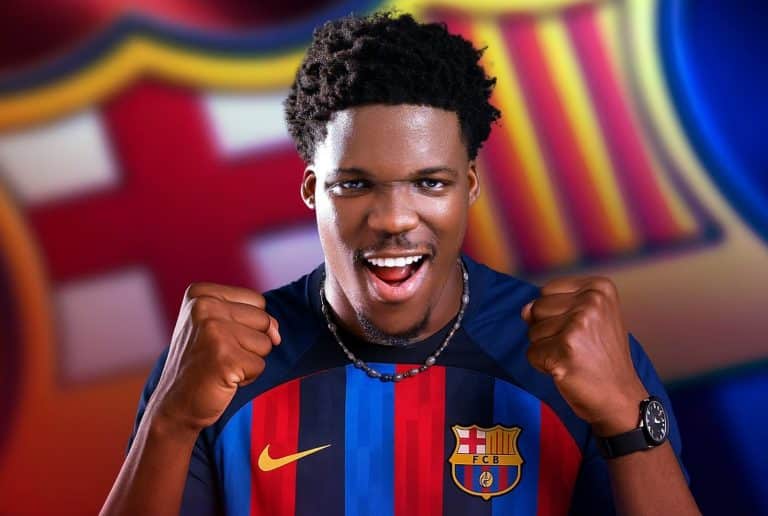 Axel Merryl chante pour le FC Barcelone