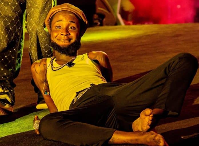« Je ne fume plus, je ne bois plus », le mea culpa de Manzor après sa scène au Festival des Masques