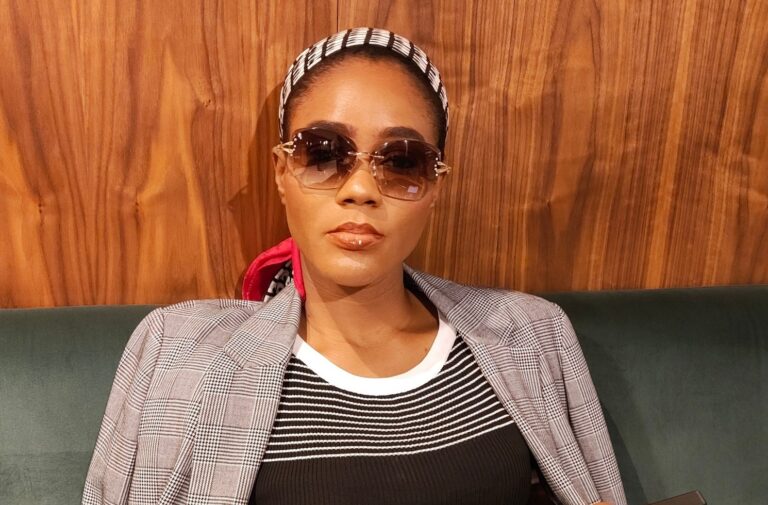 Togo : la chanteuse Almok s’annonce dans le domaine de la littérature !