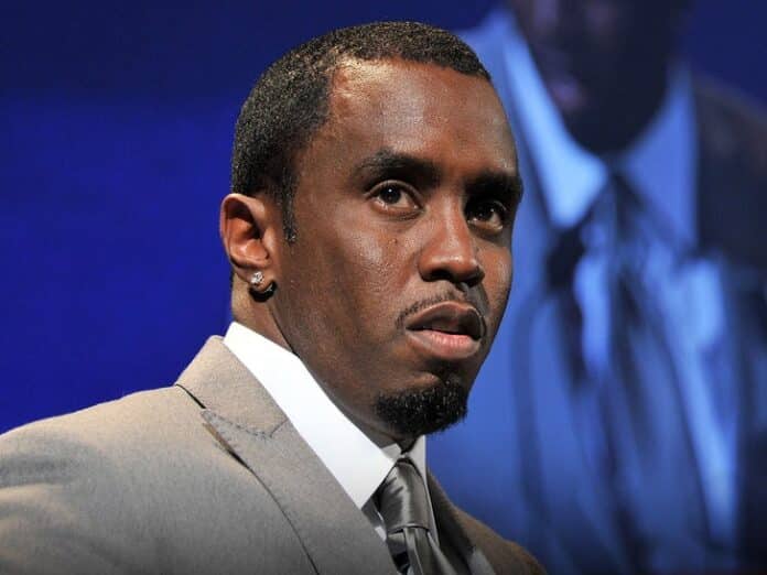« Il s’est réveillé avec l’arme sur le cou », le rappeur Diddy en danger en prison ?