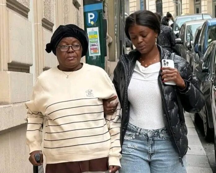 Gabon : Creol brise le silence après le décès de sa mère