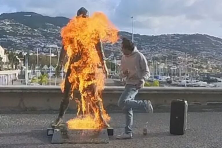 statue Cristiano Ronaldo incendie