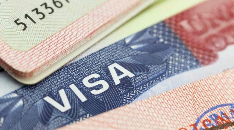 Plus de 1 000 rendez-vous pour visas américains ouverts à Accra. Une opportunité pour les Ghanéens, alors que Washington durcit les restrictions ailleurs en Afrique.
