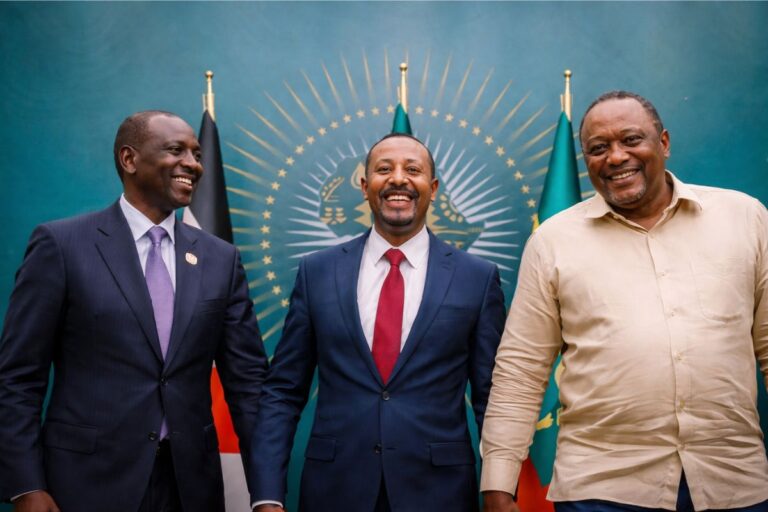Chefs d’État africains posant ensemble lors d’une réunion officielle à Addis-Abeba.