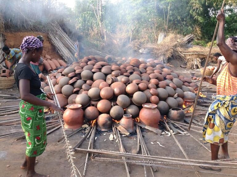 Bénin : à Sè, les femmes perpétuent l'art ancestral de la poterie