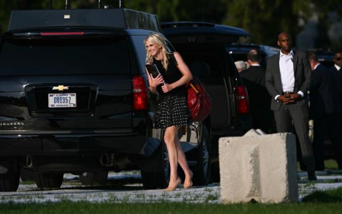 Natalie Harp : qui est cette assistante de Donald Trump qui intrigue Washington ?